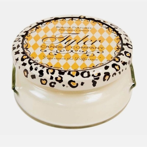 Tyler Candle Company FAMILY TRADITION scented candles set of 2 - Picture 2 of 3